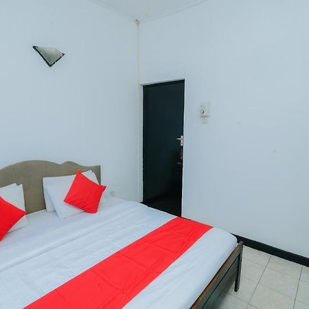 Oyo 479 Water Front Hotel Kandy Ngoại thất bức ảnh