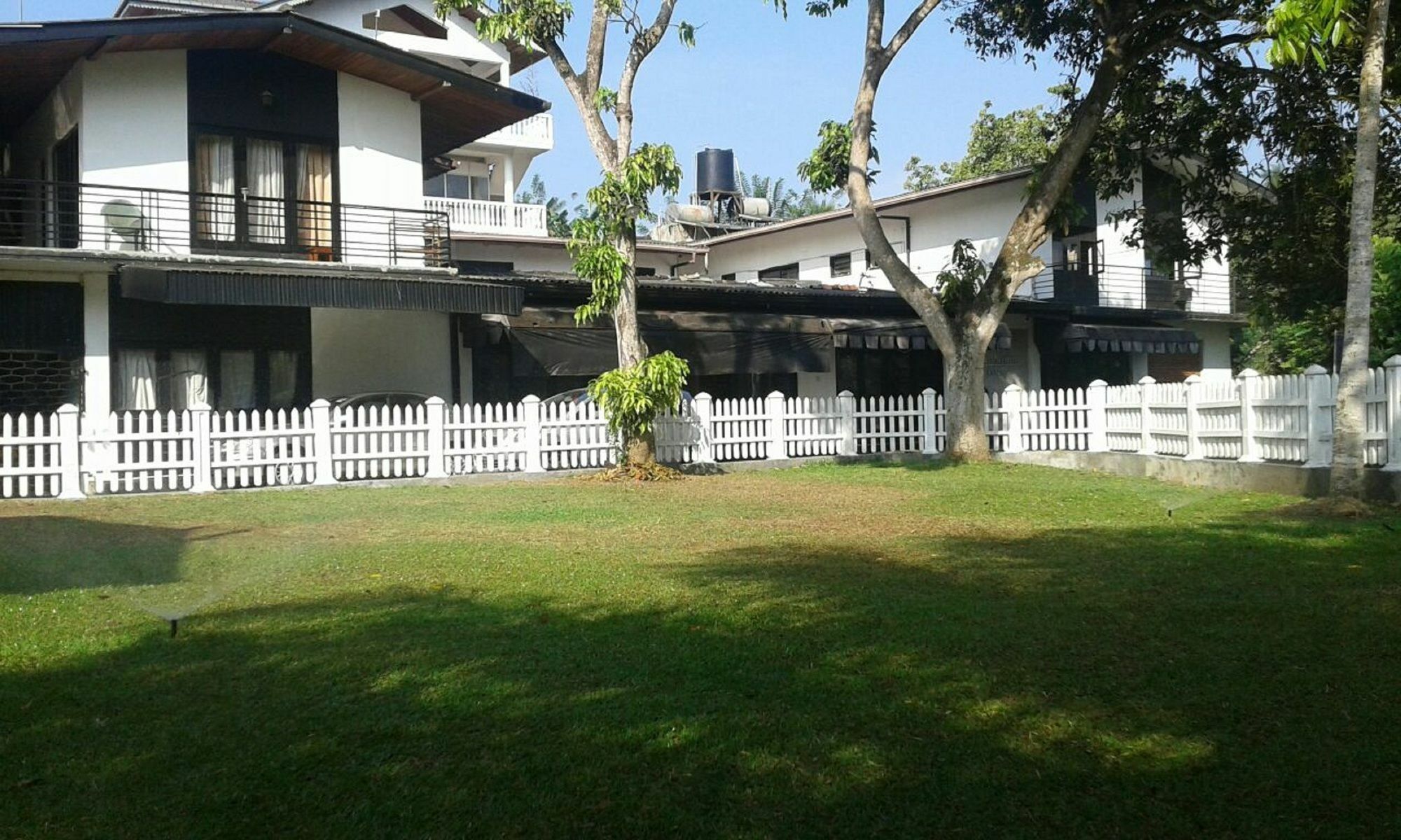 Oyo 479 Water Front Hotel Kandy Ngoại thất bức ảnh