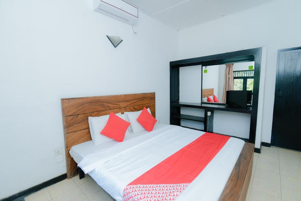 Oyo 479 Water Front Hotel Kandy Ngoại thất bức ảnh