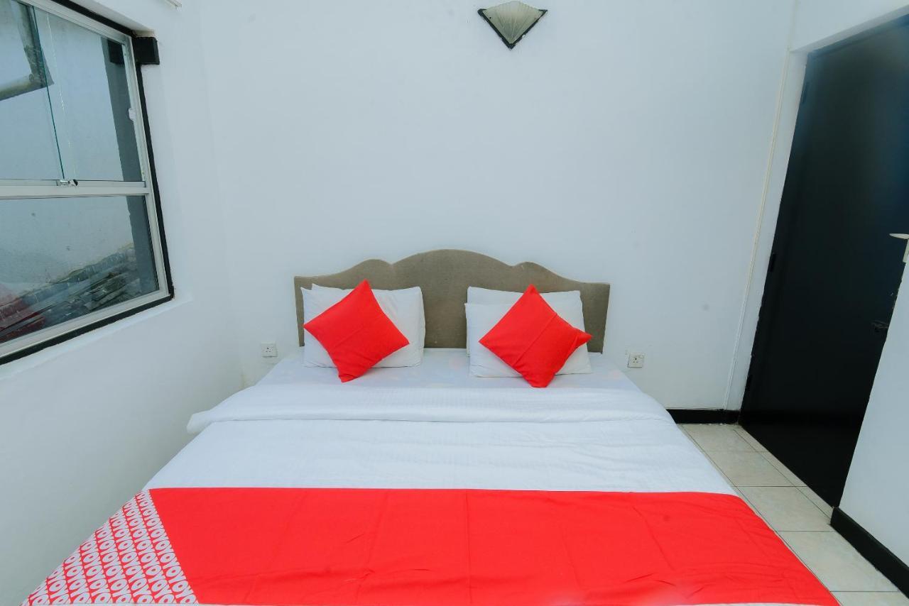 Oyo 479 Water Front Hotel Kandy Ngoại thất bức ảnh