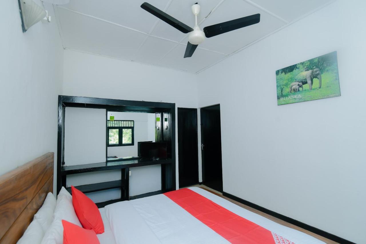 Oyo 479 Water Front Hotel Kandy Ngoại thất bức ảnh
