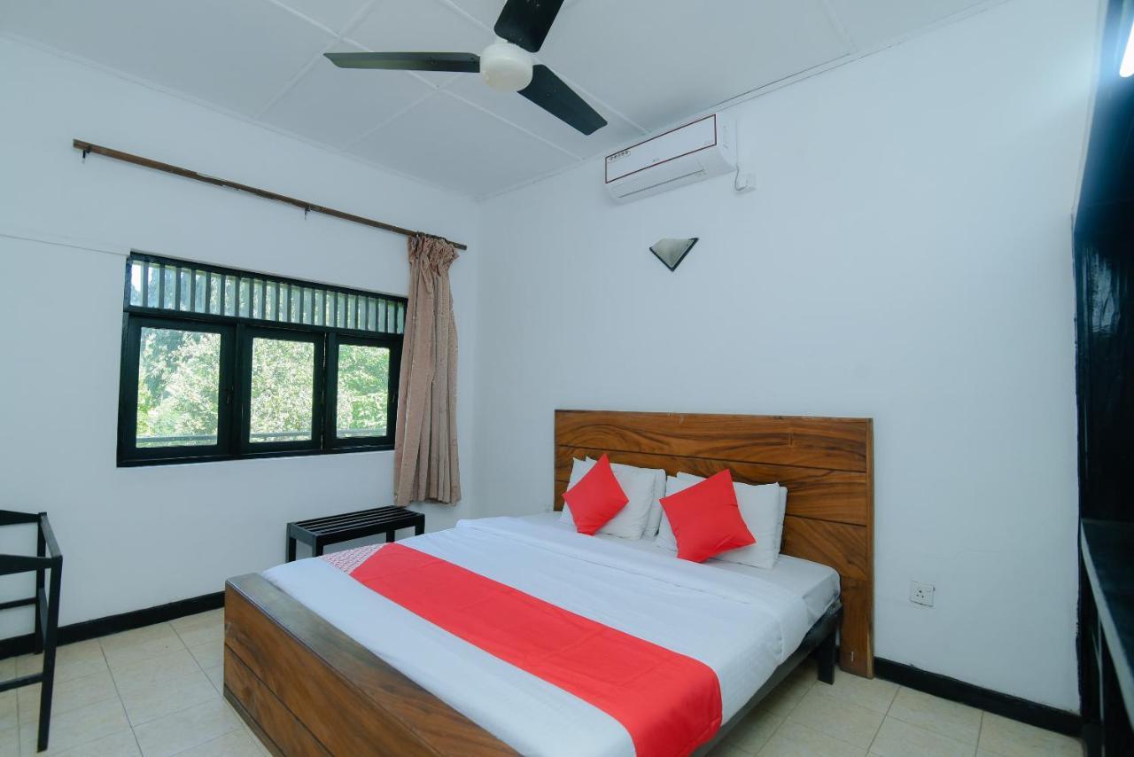 Oyo 479 Water Front Hotel Kandy Ngoại thất bức ảnh