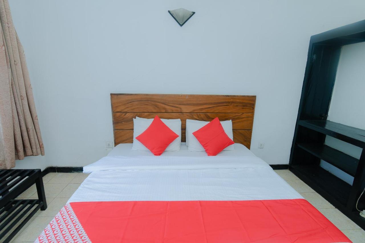 Oyo 479 Water Front Hotel Kandy Ngoại thất bức ảnh