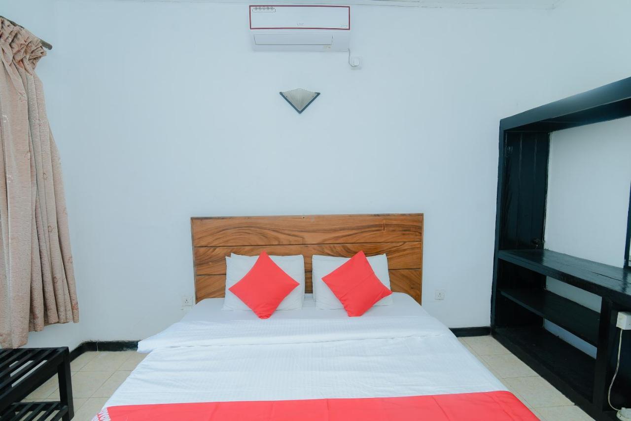Oyo 479 Water Front Hotel Kandy Ngoại thất bức ảnh