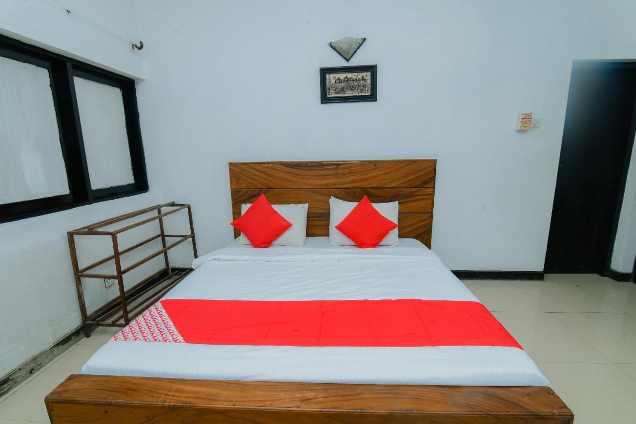 Oyo 479 Water Front Hotel Kandy Ngoại thất bức ảnh