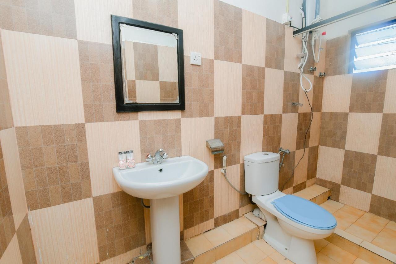 Oyo 479 Water Front Hotel Kandy Ngoại thất bức ảnh