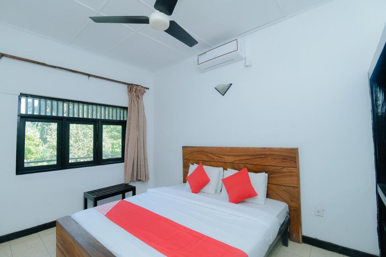 Oyo 479 Water Front Hotel Kandy Ngoại thất bức ảnh