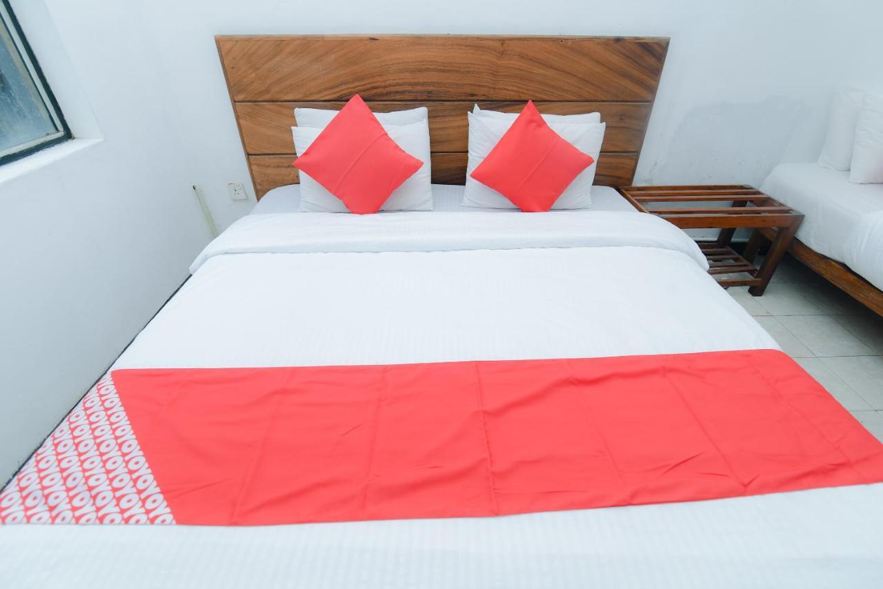 Oyo 479 Water Front Hotel Kandy Ngoại thất bức ảnh
